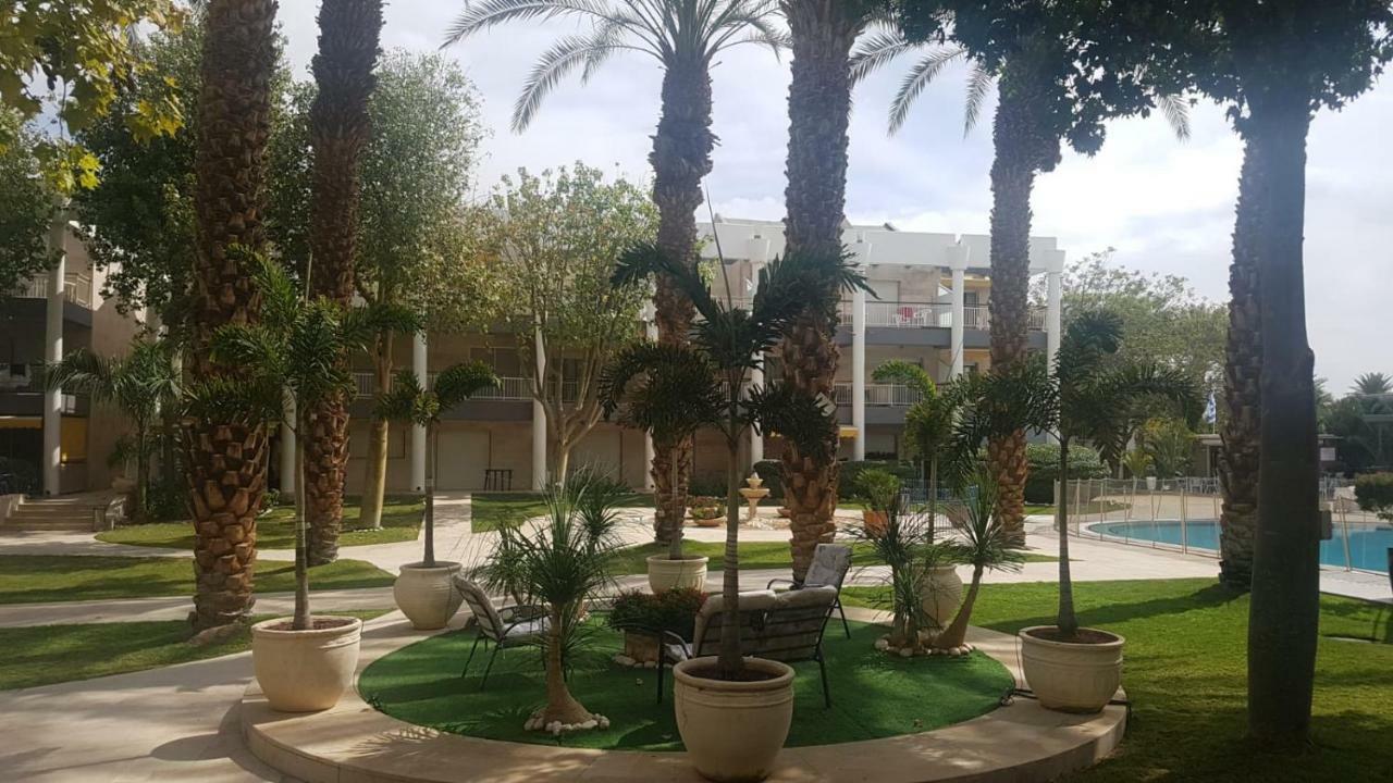 דירת גן פונה לבריכה - Pool Garden View Eilat Apartment Exterior photo